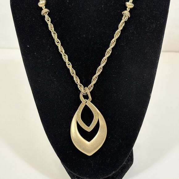 Liz Claiborne Pendant Necklace Matte Gold Tone Layered Pendant Classic Statement - Picture 5 of 10